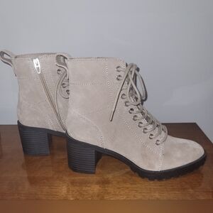 NWOT Taupe Dolce Vita Nigel Boots. Lace & Zip Closure. Heel Height 2.75" Size 8